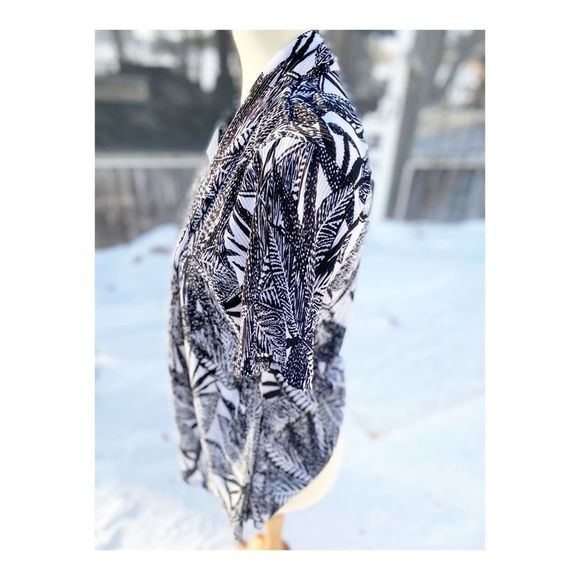 Classic Editions Women’s Twin Set Tee Shirt Black White Crinkle Stretch Sz S - Picture 6 of 9